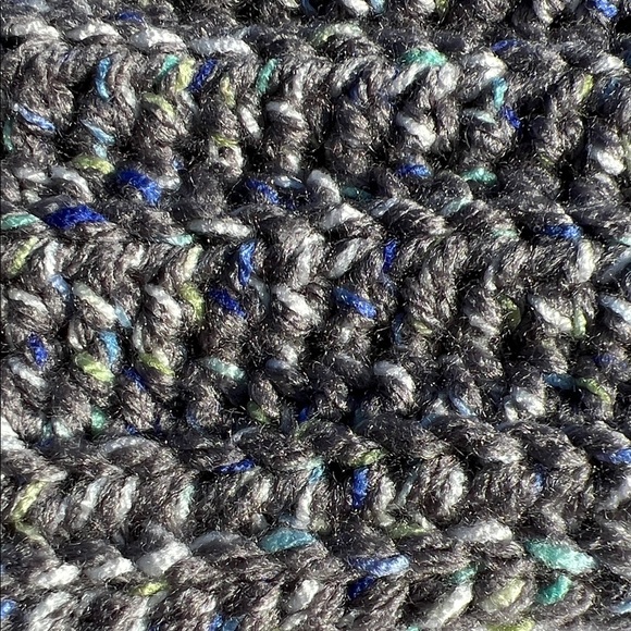 Stylish Gray Crochet Fingerless Gloves - Picture 3 of 3